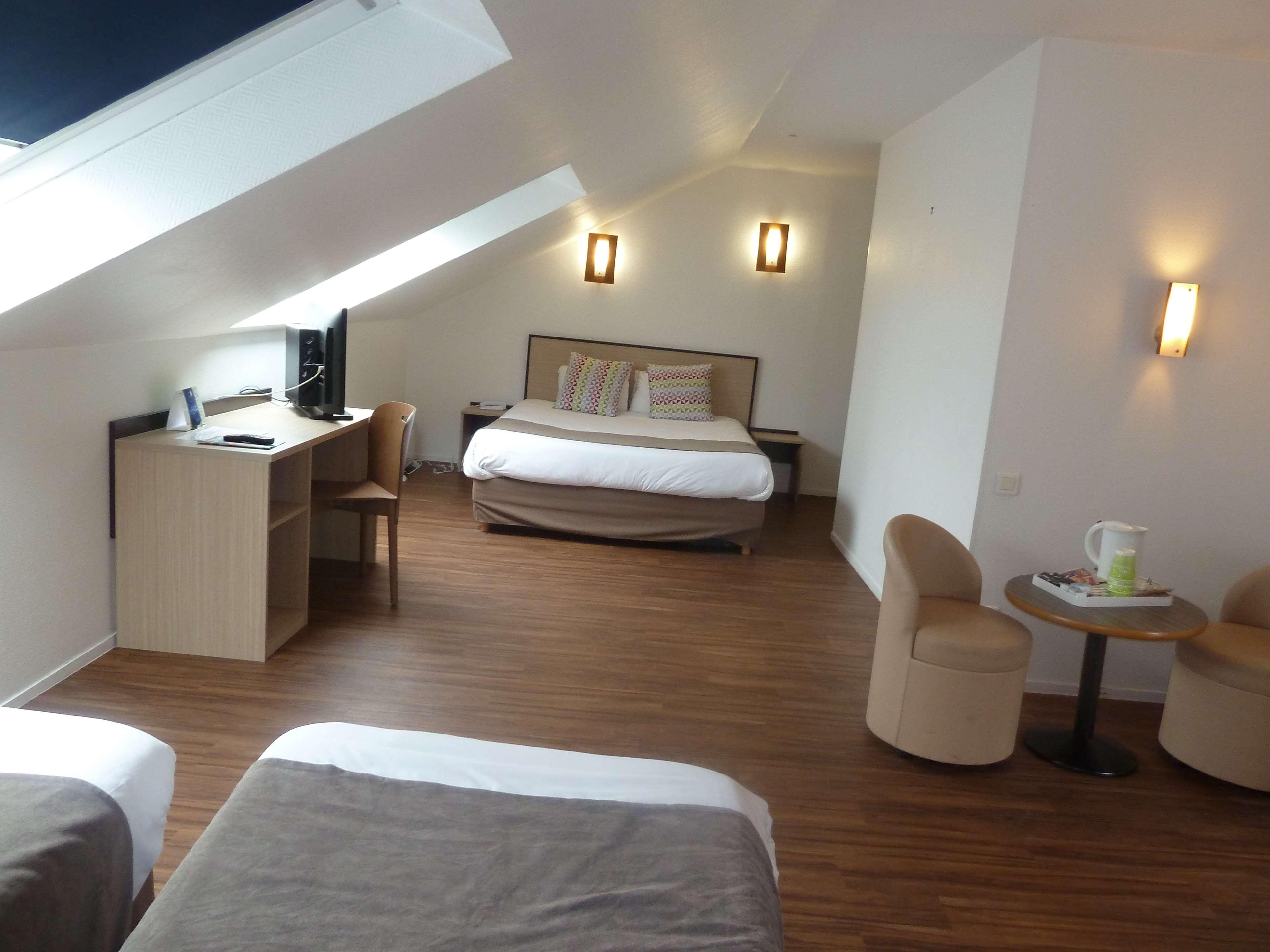 Campanile Le Mans Est Hotel Exterior photo